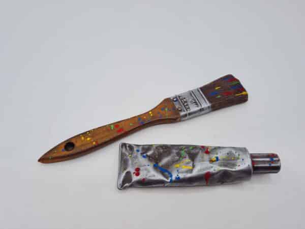 Pinceau et tube en chocolat